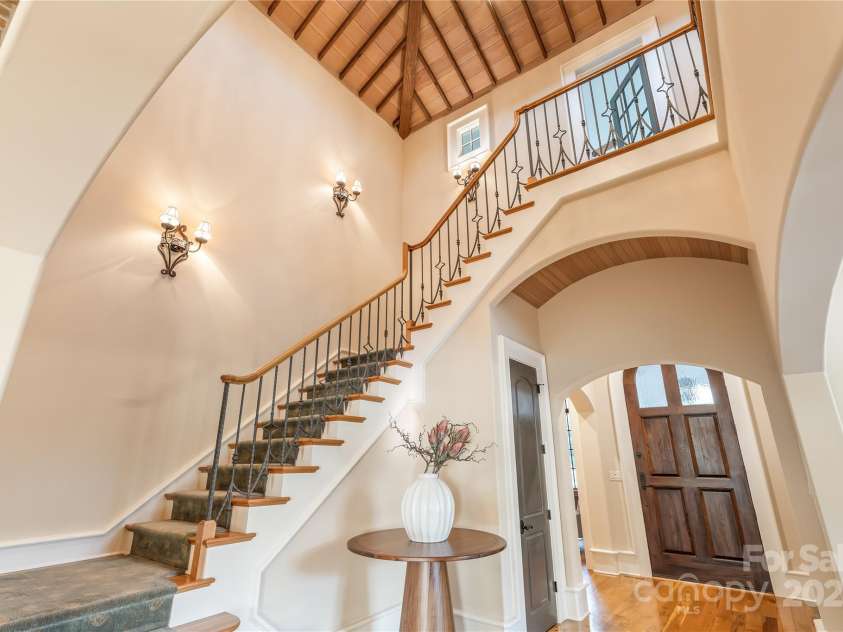 6330 Saint Stephen Lane, Charlotte, NC 28210.  MLS# CAR4279723, YatesRealty ID 30923. 