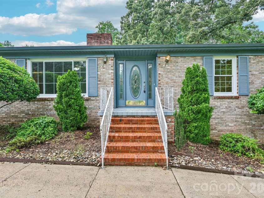 1621 Oak Drive, Shelby, NC 28150.  MLS# CAR4393394, YatesRealty ID 30924. 