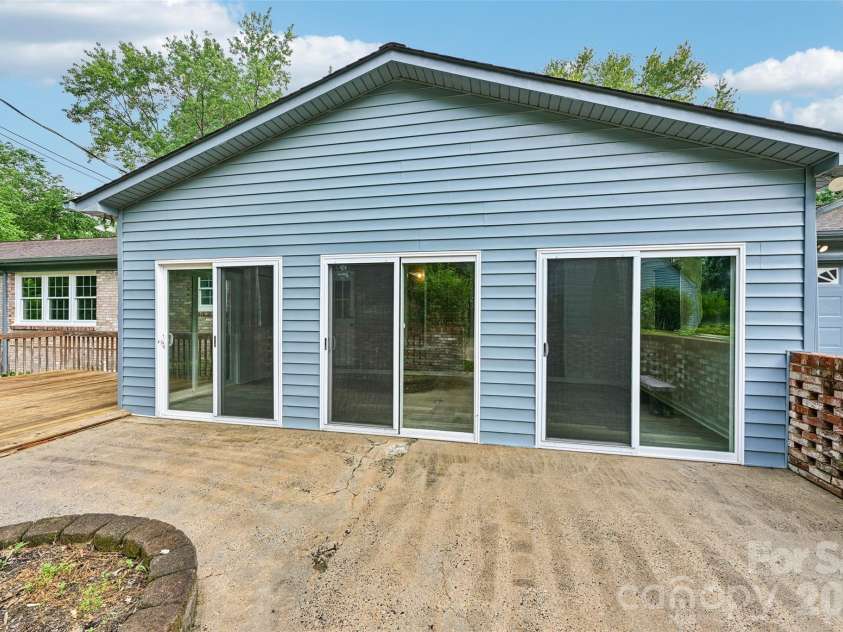 1621 Oak Drive, Shelby, NC 28150.  MLS# CAR4393394, YatesRealty ID 30924. 