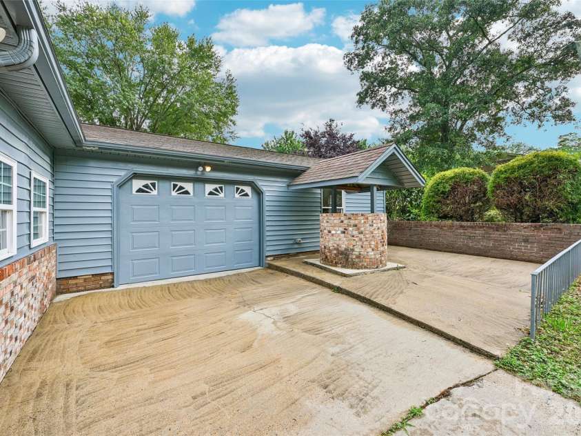 1621 Oak Drive, Shelby, NC 28150.  MLS# CAR4393394, YatesRealty ID 30924. 