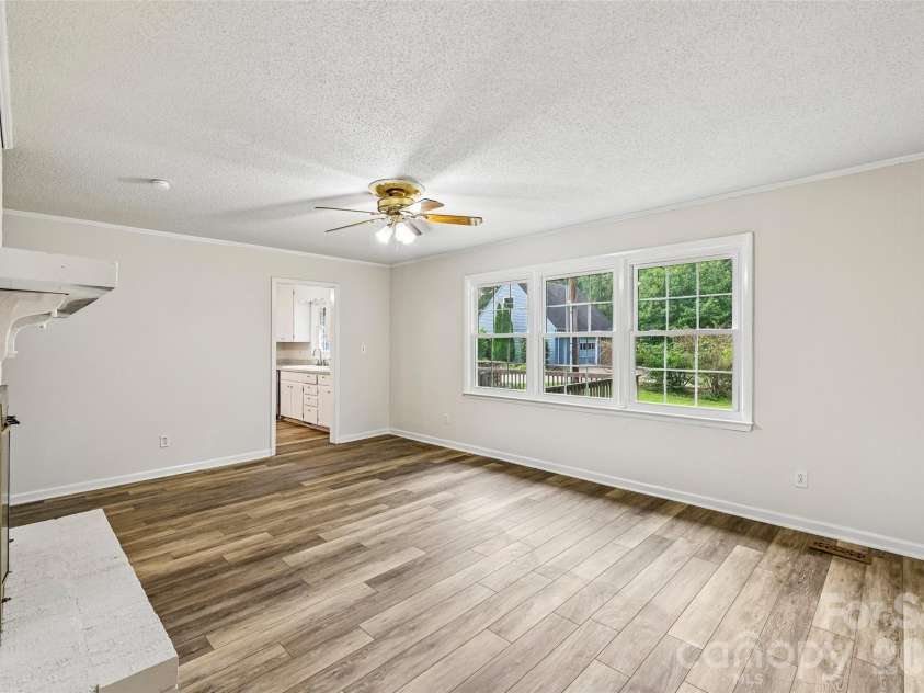 1621 Oak Drive, Shelby, NC 28150.  MLS# CAR4393394, YatesRealty ID 30924. 