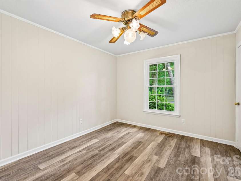 1621 Oak Drive, Shelby, NC 28150.  MLS# CAR4393394, YatesRealty ID 30924. 