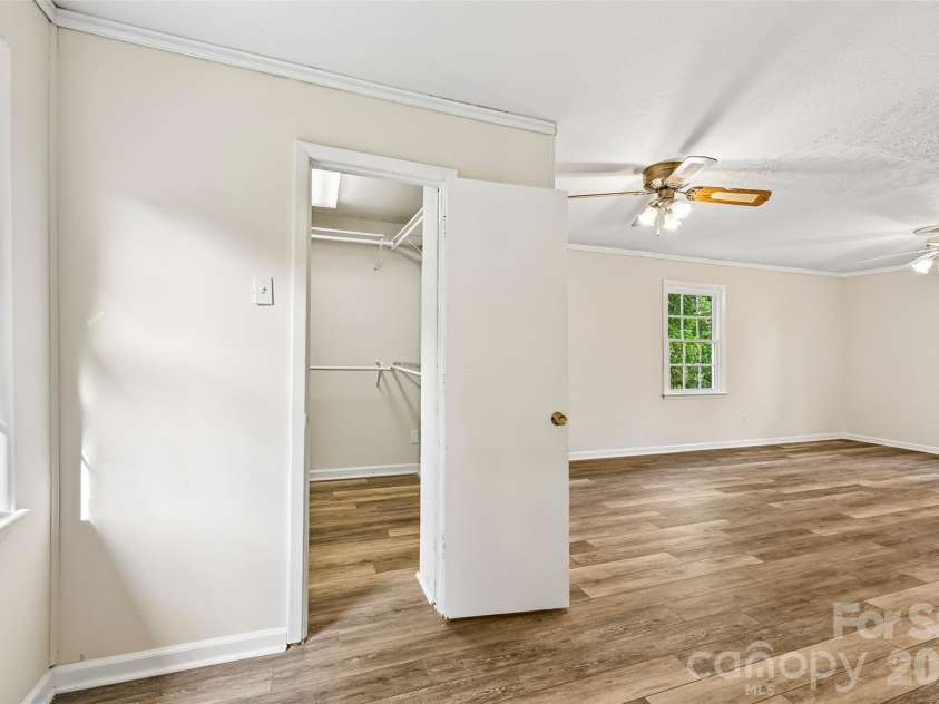1621 Oak Drive, Shelby, NC 28150.  MLS# CAR4393394, YatesRealty ID 30924. 