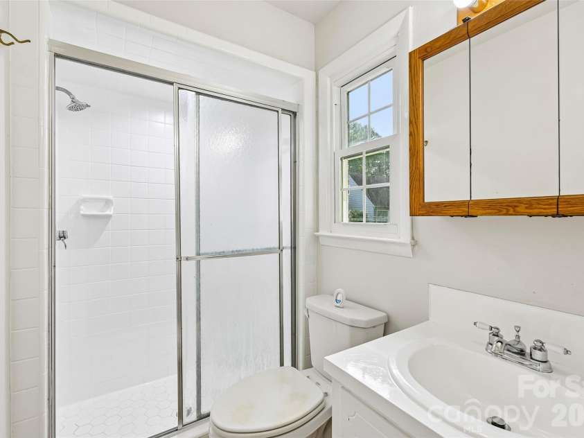 1621 Oak Drive, Shelby, NC 28150.  MLS# CAR4393394, YatesRealty ID 30924. 