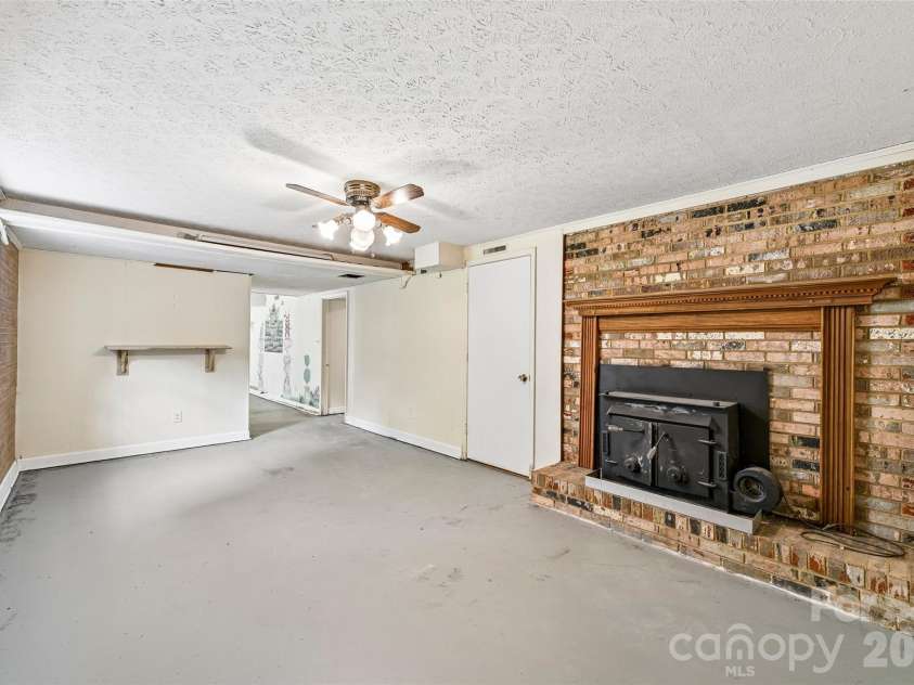 1621 Oak Drive, Shelby, NC 28150.  MLS# CAR4393394, YatesRealty ID 30924. 