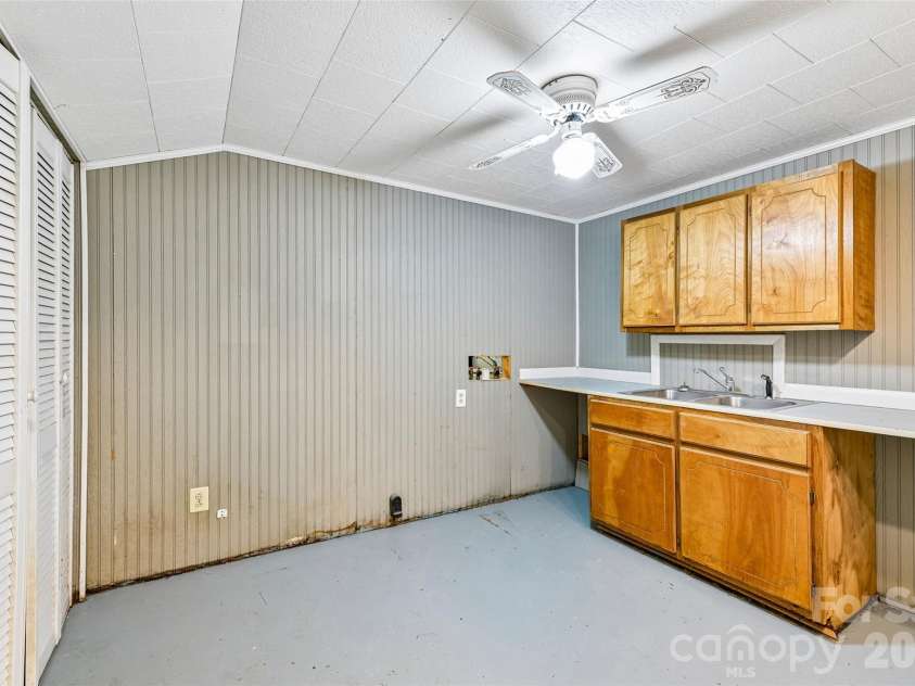 1621 Oak Drive, Shelby, NC 28150.  MLS# CAR4393394, YatesRealty ID 30924. 