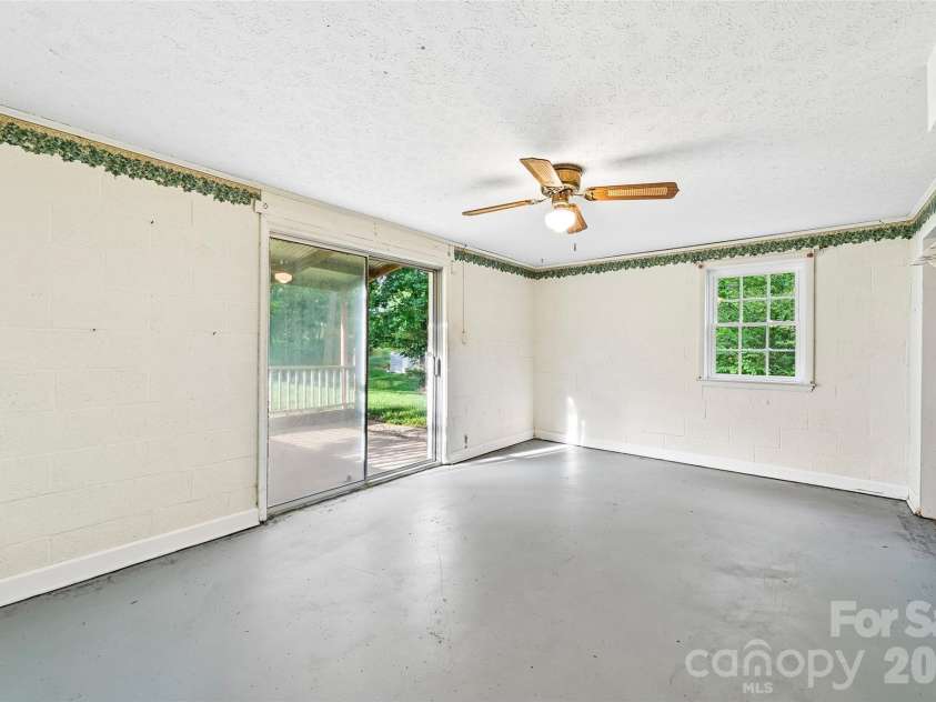 1621 Oak Drive, Shelby, NC 28150.  MLS# CAR4393394, YatesRealty ID 30924. 