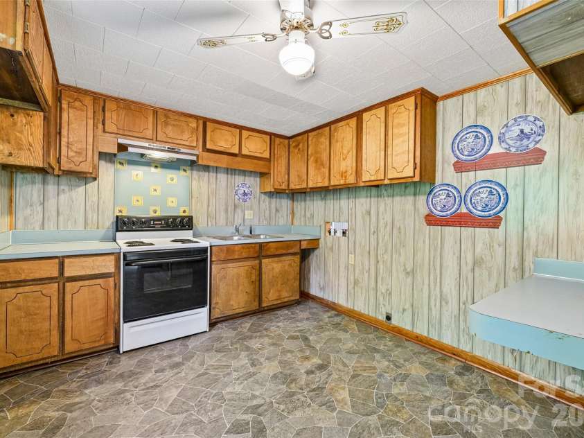 1621 Oak Drive, Shelby, NC 28150.  MLS# CAR4393394, YatesRealty ID 30924. 