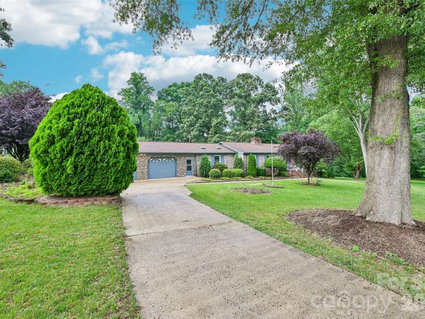 1621 Oak Drive, Shelby, NC 28150.  MLS# CAR4393394, YatesRealty ID 30924. 