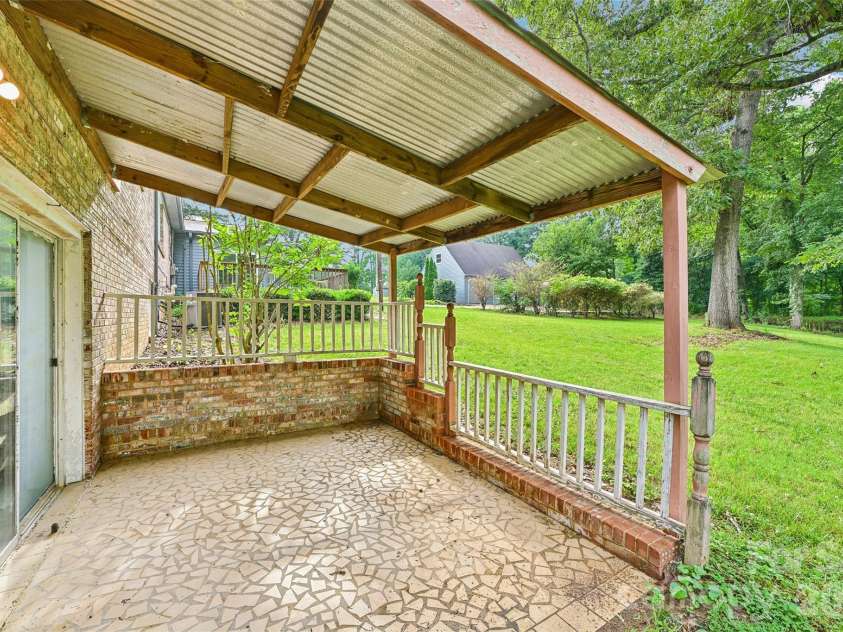 1621 Oak Drive, Shelby, NC 28150.  MLS# CAR4393394, YatesRealty ID 30924. 