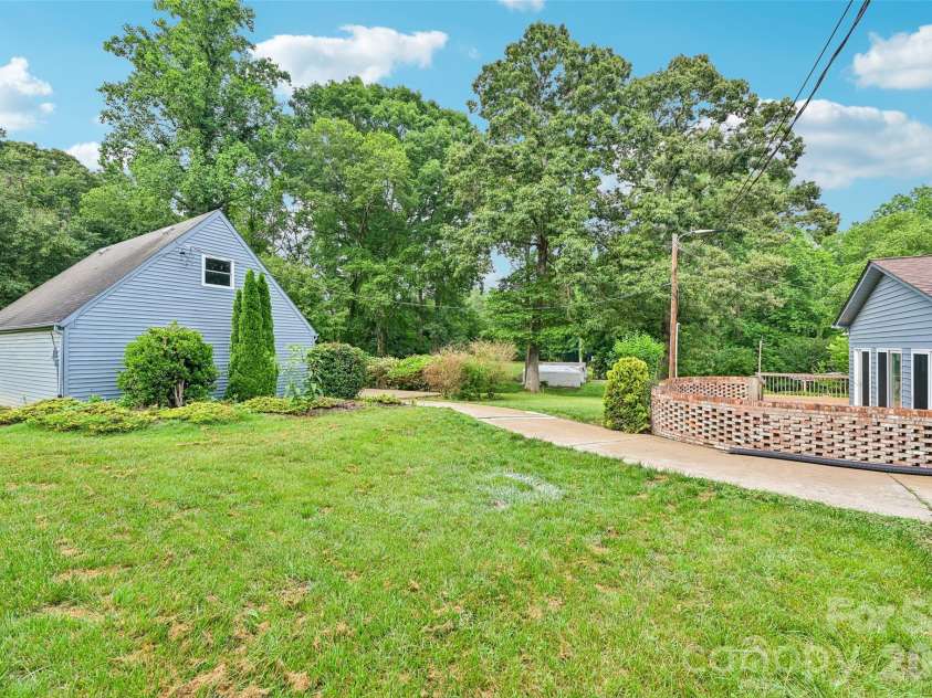 1621 Oak Drive, Shelby, NC 28150.  MLS# CAR4393394, YatesRealty ID 30924. 