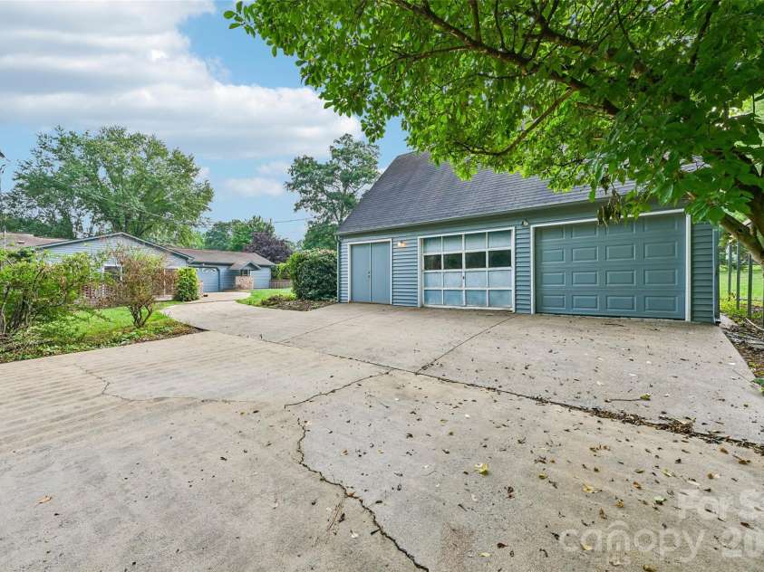 1621 Oak Drive, Shelby, NC 28150.  MLS# CAR4393394, YatesRealty ID 30924. 