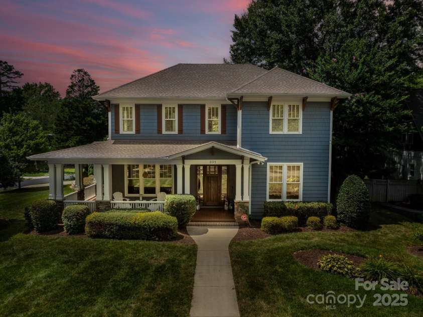 301 Canterbury Road, Charlotte, NC 28211.  MLS# CAR4282736, YatesRealty ID 30924. 
