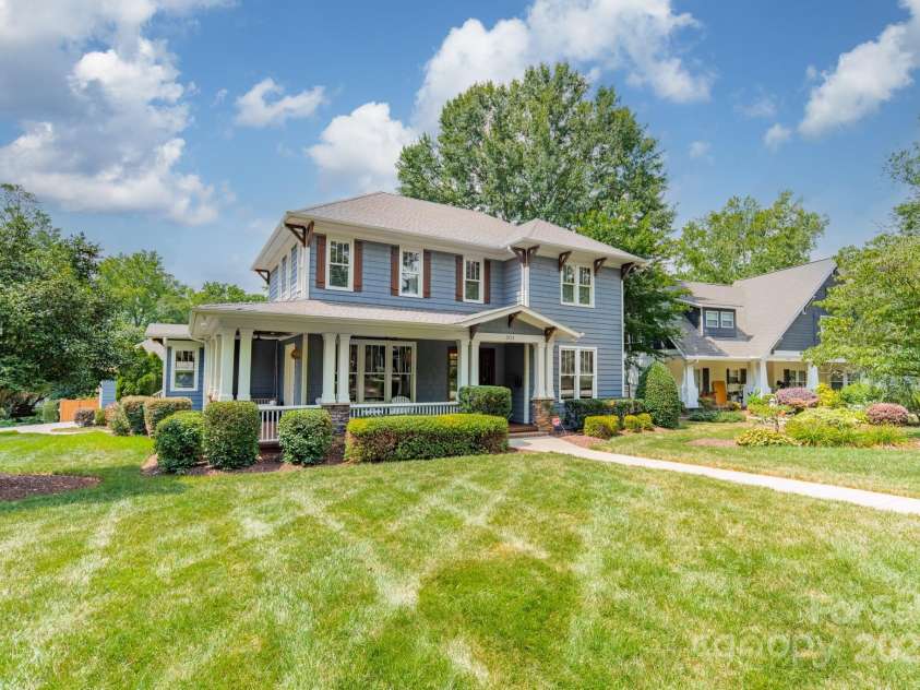 301 Canterbury Road, Charlotte, NC 28211.  MLS# CAR4282736, YatesRealty ID 30924. 