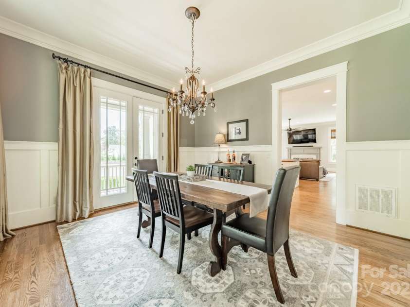 301 Canterbury Road, Charlotte, NC 28211.  MLS# CAR4282736, YatesRealty ID 30924. 