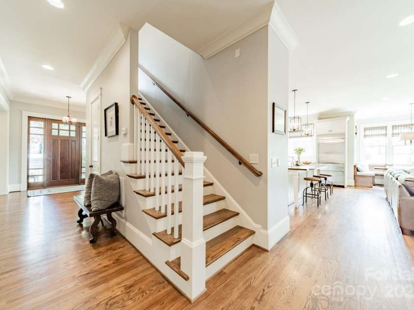 301 Canterbury Road, Charlotte, NC 28211.  MLS# CAR4282736, YatesRealty ID 30924. 