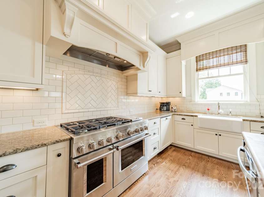 301 Canterbury Road, Charlotte, NC 28211.  MLS# CAR4282736, YatesRealty ID 30924. 