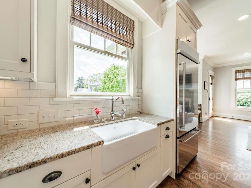 301 Canterbury Road, Charlotte, NC 28211.  MLS# CAR4282736, YatesRealty ID 30924. 
