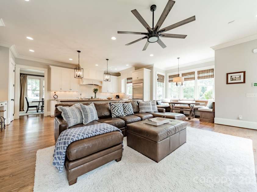 301 Canterbury Road, Charlotte, NC 28211.  MLS# CAR4282736, YatesRealty ID 30924. 