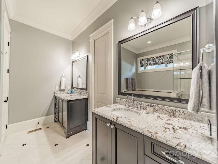 301 Canterbury Road, Charlotte, NC 28211.  MLS# CAR4282736, YatesRealty ID 30924. 