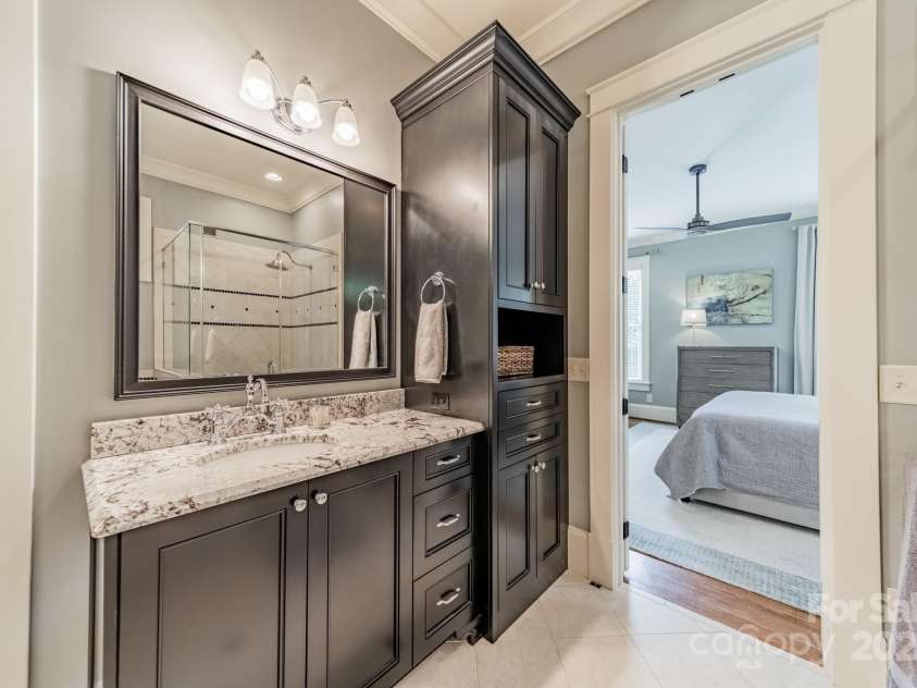 301 Canterbury Road, Charlotte, NC 28211.  MLS# CAR4282736, YatesRealty ID 30924. 