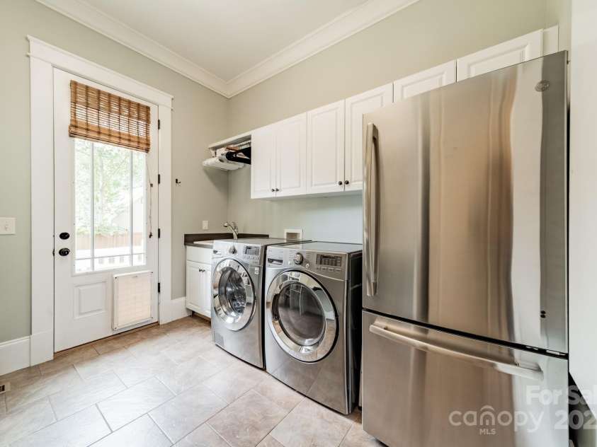301 Canterbury Road, Charlotte, NC 28211.  MLS# CAR4282736, YatesRealty ID 30924. 