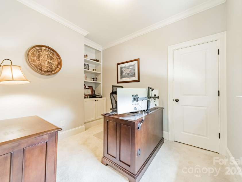 301 Canterbury Road, Charlotte, NC 28211.  MLS# CAR4282736, YatesRealty ID 30924. 
