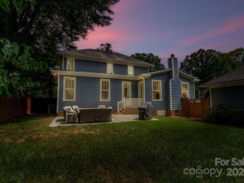 301 Canterbury Road, Charlotte, NC 28211.  MLS# CAR4282736, YatesRealty ID 30924. 