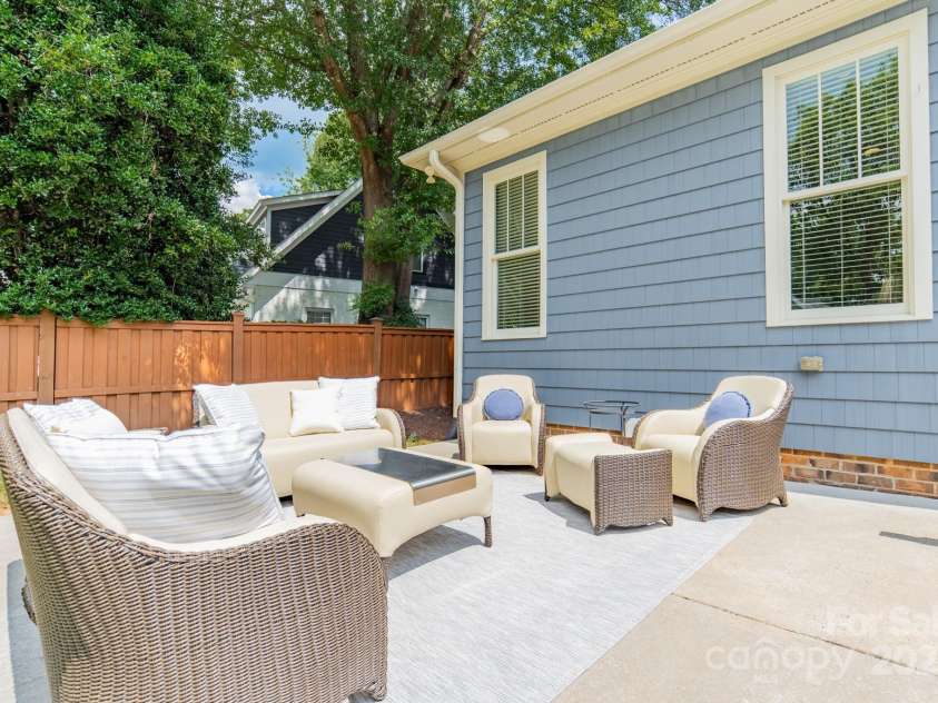 301 Canterbury Road, Charlotte, NC 28211.  MLS# CAR4282736, YatesRealty ID 30924. 