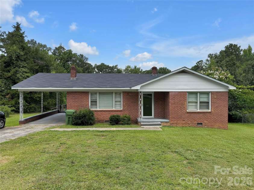 113 Pinewood Avenue, Clinton, SC 29325.  MLS# CAR4393873, YatesRealty ID 30925. 