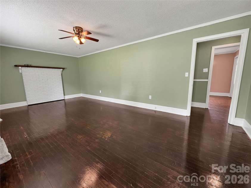 113 Pinewood Avenue, Clinton, SC 29325.  MLS# CAR4393873, YatesRealty ID 30925. 
