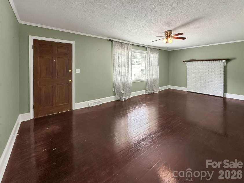 113 Pinewood Avenue, Clinton, SC 29325.  MLS# CAR4393873, YatesRealty ID 30925. 