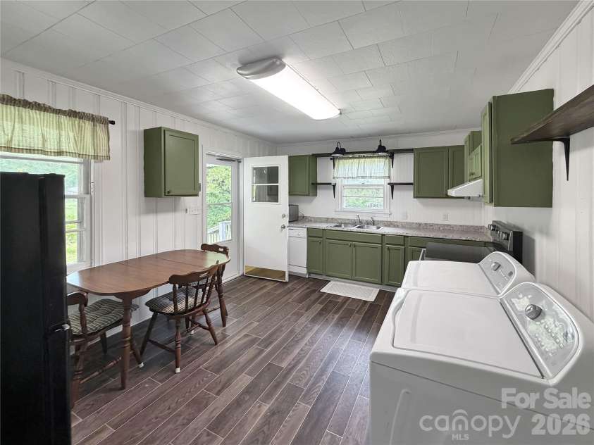 113 Pinewood Avenue, Clinton, SC 29325.  MLS# CAR4393873, YatesRealty ID 30925. 