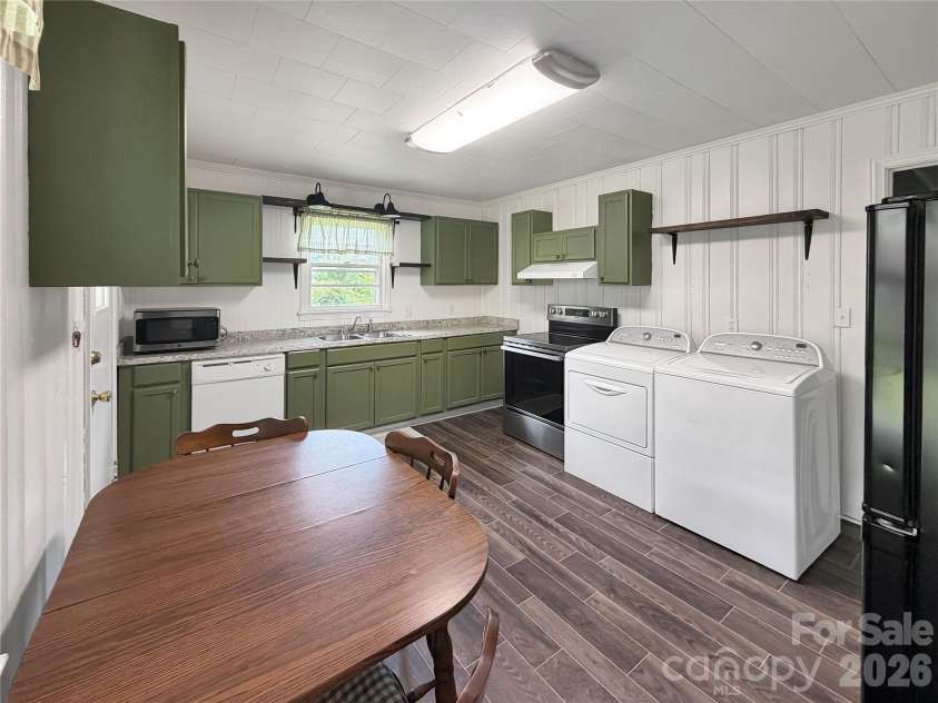 113 Pinewood Avenue, Clinton, SC 29325.  MLS# CAR4393873, YatesRealty ID 30925. 