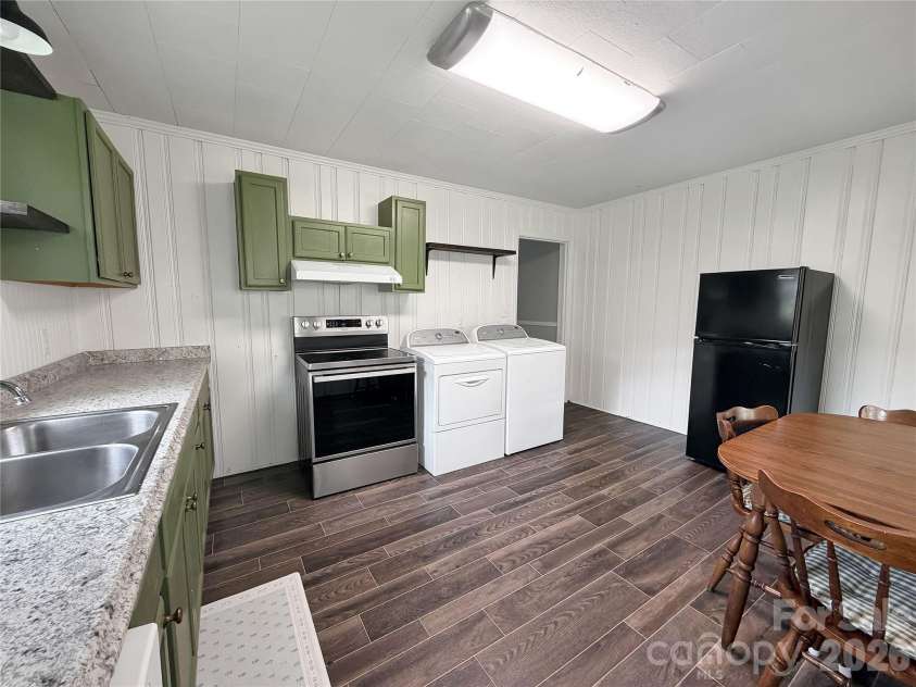 113 Pinewood Avenue, Clinton, SC 29325.  MLS# CAR4393873, YatesRealty ID 30925. 