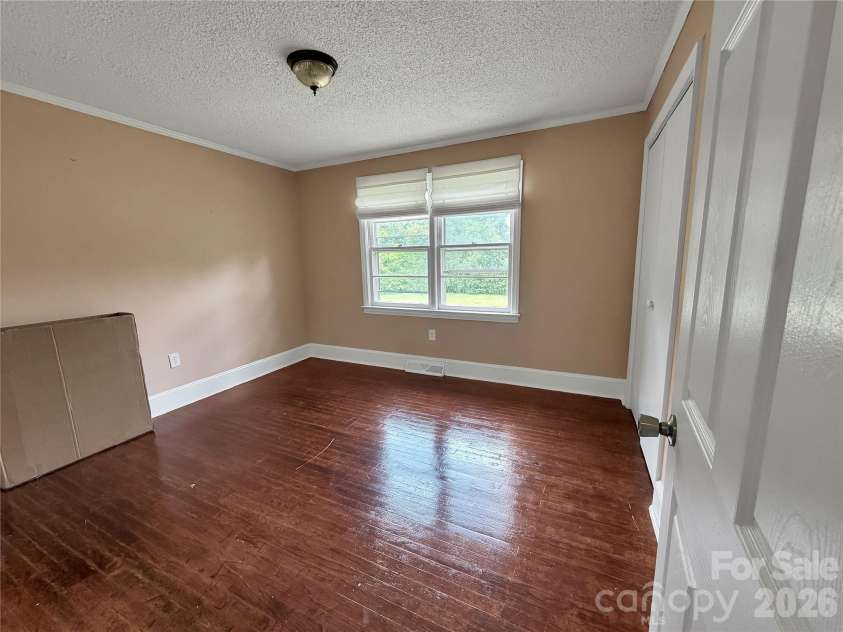 113 Pinewood Avenue, Clinton, SC 29325.  MLS# CAR4393873, YatesRealty ID 30925. 