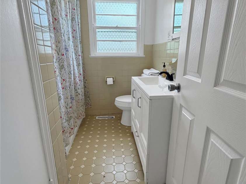 113 Pinewood Avenue, Clinton, SC 29325.  MLS# CAR4393873, YatesRealty ID 30925. 