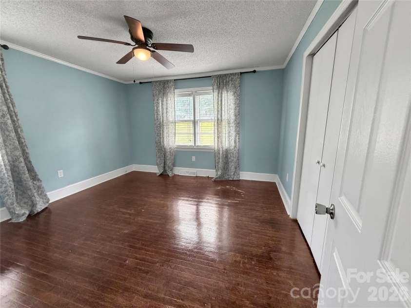 113 Pinewood Avenue, Clinton, SC 29325.  MLS# CAR4393873, YatesRealty ID 30925. 