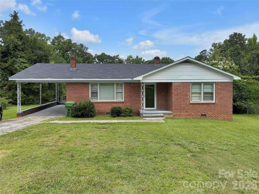 113 Pinewood Avenue, Clinton, SC 29325.  MLS# CAR4393873, YatesRealty ID 30925. 