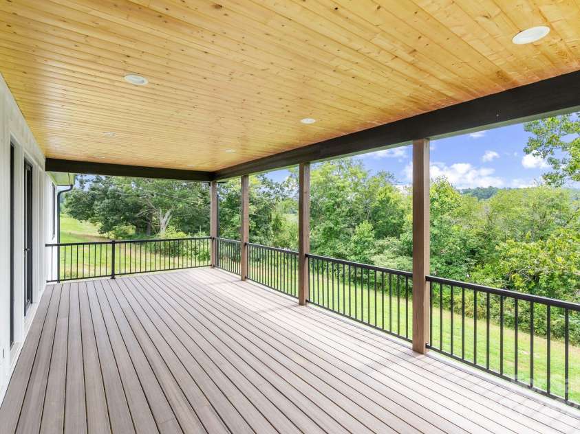 68 Fullam Lane, Mills River, NC 28759.  MLS# CAR4289681, YatesRealty ID 30925. 