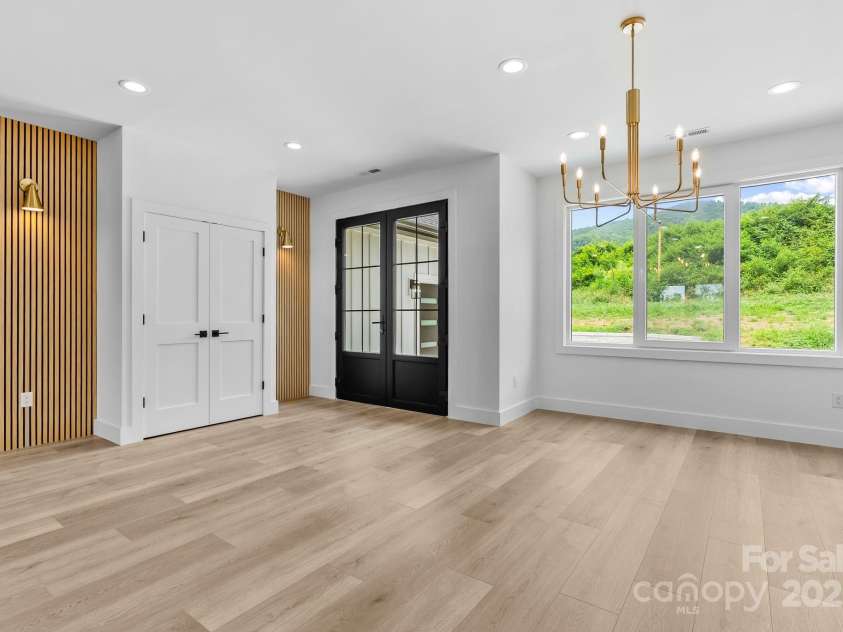 68 Fullam Lane, Mills River, NC 28759.  MLS# CAR4289681, YatesRealty ID 30925. Dining Room