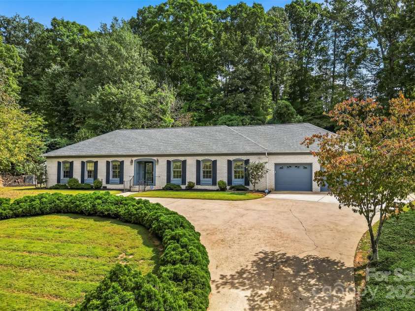 200 Woodland Drive, Marion, NC 28752.  MLS# CAR4303513, YatesRealty ID 30926. 