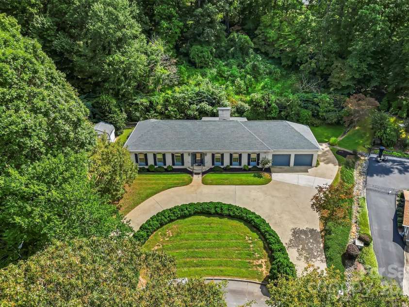 200 Woodland Drive, Marion, NC 28752.  MLS# CAR4303513, YatesRealty ID 30926. 