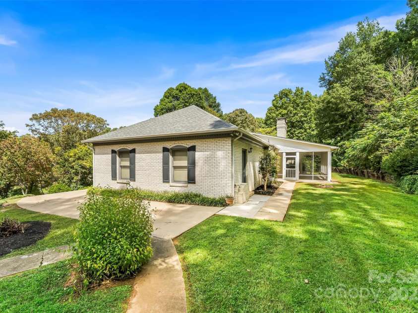 200 Woodland Drive, Marion, NC 28752.  MLS# CAR4303513, YatesRealty ID 30926. 