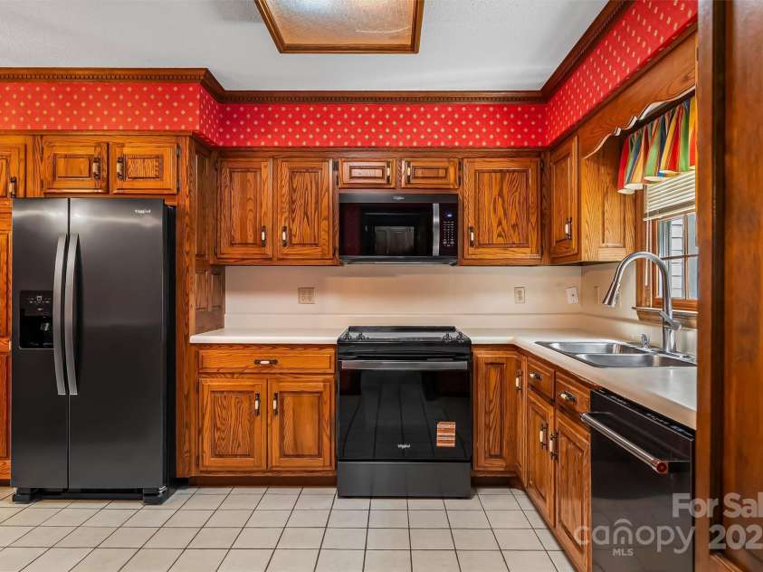 200 Woodland Drive, Marion, NC 28752.  MLS# CAR4303513, YatesRealty ID 30926. 