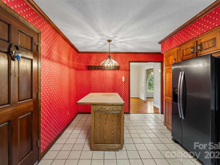 200 Woodland Drive, Marion, NC 28752.  MLS# CAR4303513, YatesRealty ID 30926. 