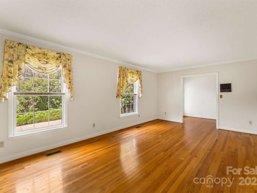 200 Woodland Drive, Marion, NC 28752.  MLS# CAR4303513, YatesRealty ID 30926. 