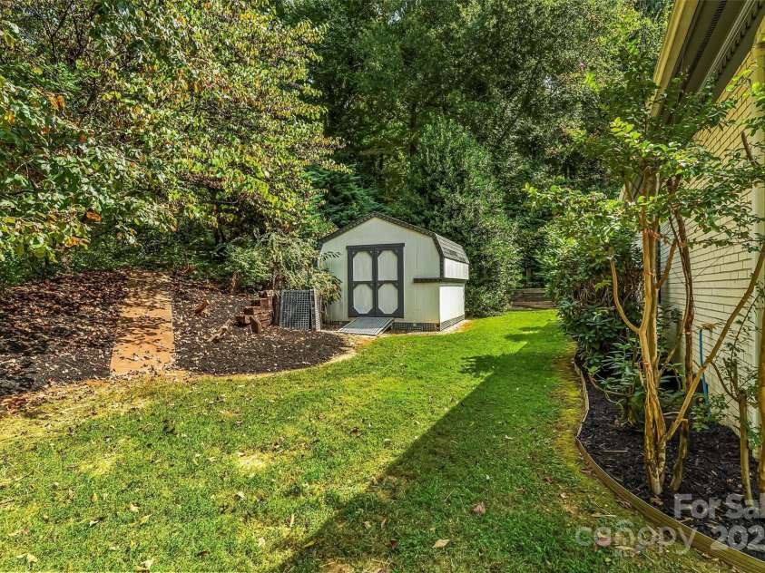 200 Woodland Drive, Marion, NC 28752.  MLS# CAR4303513, YatesRealty ID 30926. 