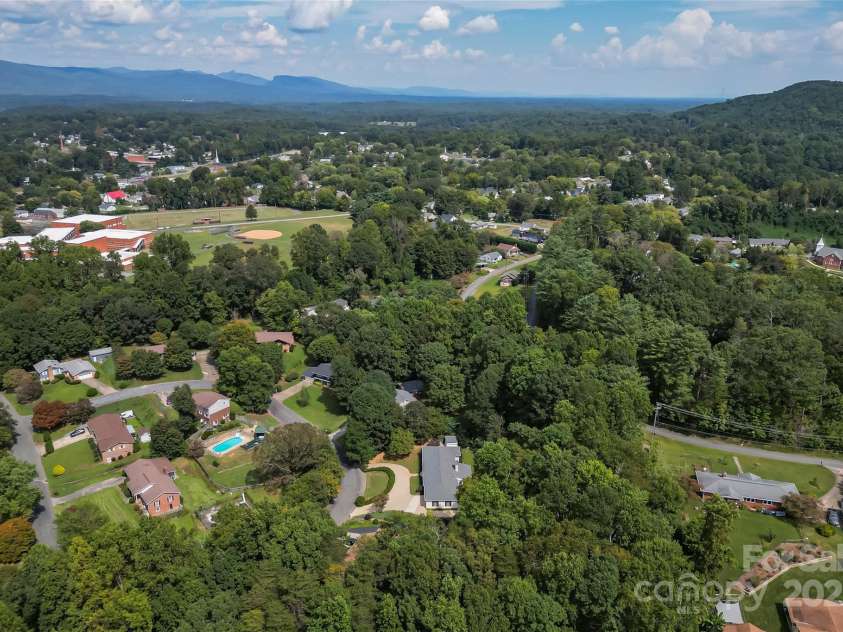 200 Woodland Drive, Marion, NC 28752.  MLS# CAR4303513, YatesRealty ID 30926. 