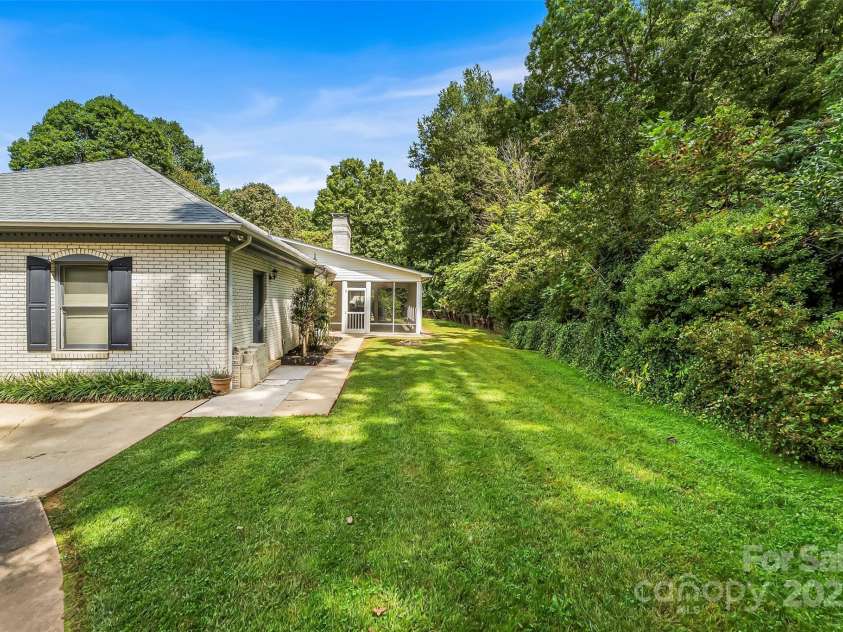 200 Woodland Drive, Marion, NC 28752.  MLS# CAR4303513, YatesRealty ID 30926. 